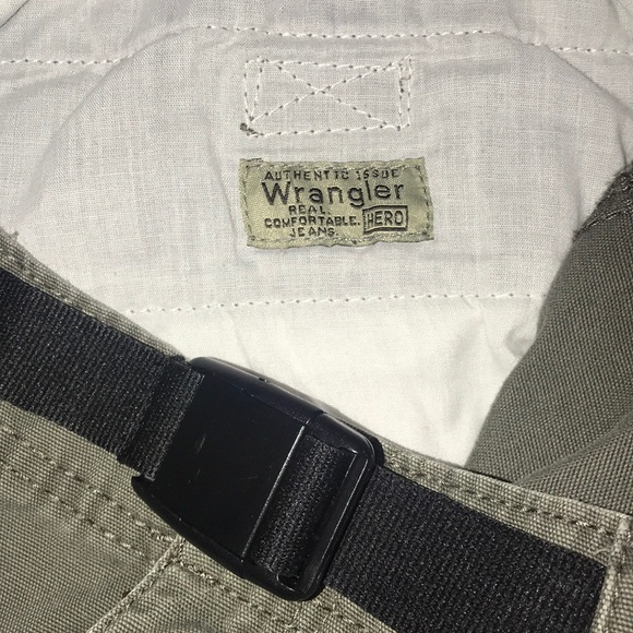 Men’s Wrangler Shorts - Picture 2 of 4